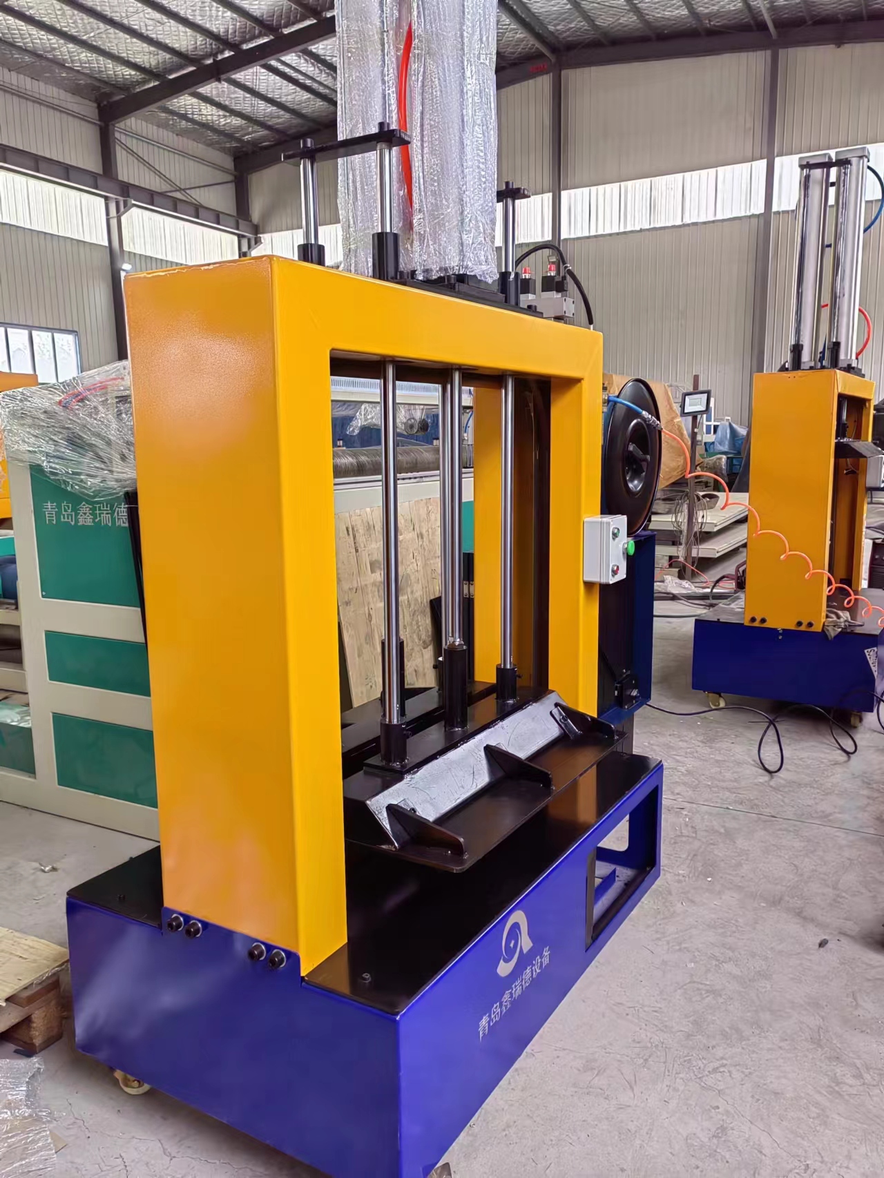 Semi-automatic High Quality Hydraulic Baling Press Machine(图1) Semi-automatic High Quality Hydraulic Baling Press Machine(图1)