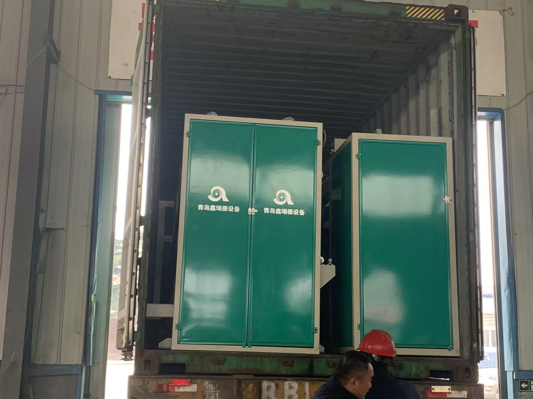 Fully automatic heat seal welding machine for tarpaulin(图2) Fully automatic heat seal welding machine for tarpaulin(图2)